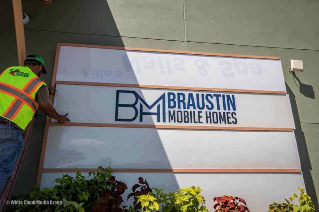 Braustin Homes sign on the exterior of HEB in New Braunfels