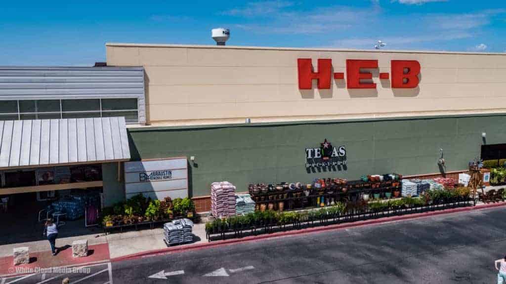 Front of an HEB grocery store with a Braustin Homes sign on the front.