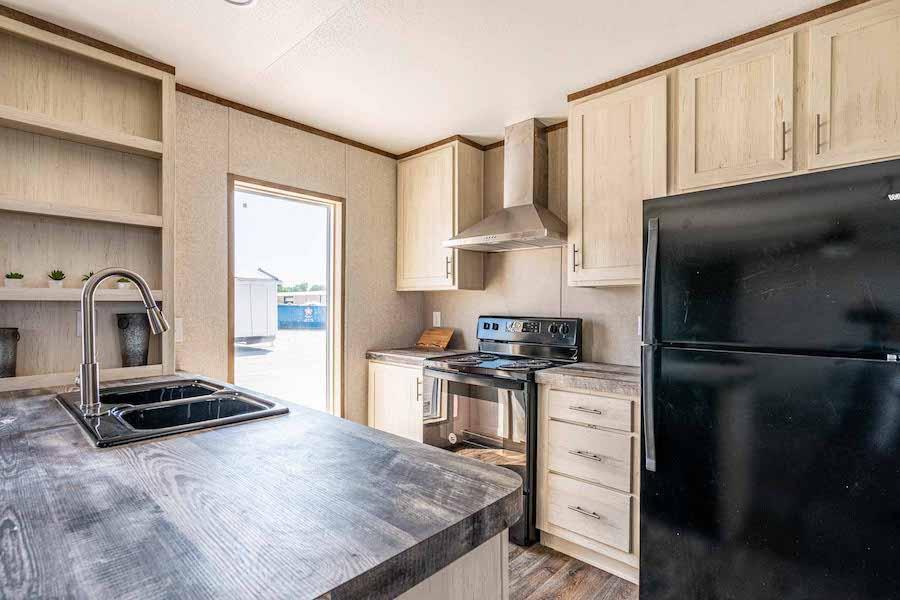 Fleetwood Weston 16763g kitchen with island