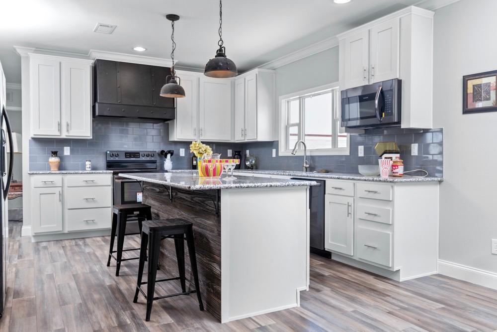 Schult mobile home model Savannah kitchen view 10